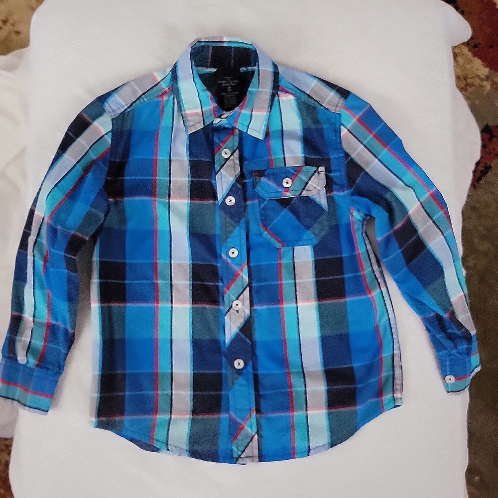 Faded Glory boys size 8 button-up shirt. Barely worn.  Lots of life.